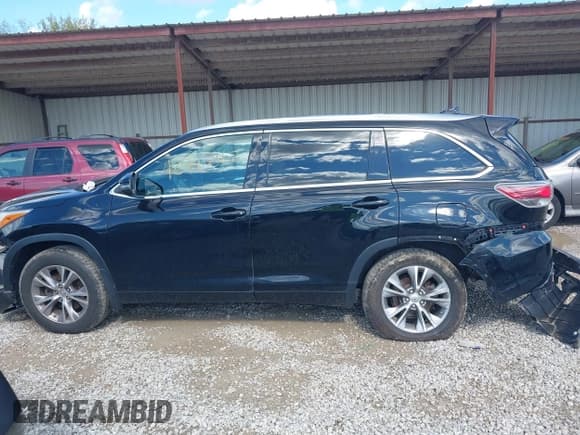 ✅ 2015 Toyota Highlander XLE • VIN: 5TDJKRFH4FS149601 • Lot: 43396756. Wystawiony na IAAI z przebiegiem 123 736 mil. Bezpłatny archiwum sprzedaży aukcyjnych z USA i szczegółowy raport historii pojazdu na DreamBid. Zdjęcie 14.