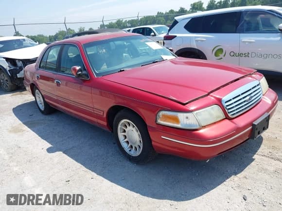 ✅ 2000 Ford Crown Victoria LX • VIN: 2FAFP74W5YX150007 • Lot: 42877510. Wystawiony na IAAI z przebiegiem 136 745 mil. Bezpłatny archiwum sprzedaży aukcyjnych z USA i szczegółowy raport historii pojazdu na DreamBid. Zdjęcie 1.