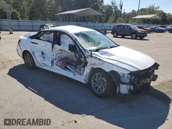 ✅ 2024 Hyundai Elantra SEL • VIN: KMHLM4DG8RU764986 • Lot: 89562565. Wystawiony na Copart z przebiegiem 10 070 mil. Bezpłatny archiwum sprzedaży aukcyjnych z USA i szczegółowy raport historii pojazdu na DreamBid. Zdjęcie 4.