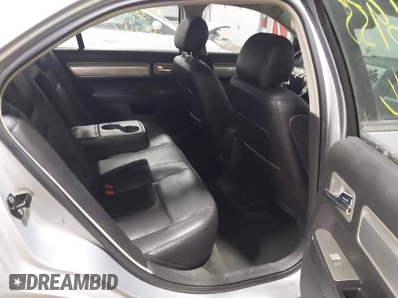 ✅ 2006 Lincoln Zephyr • VIN: 3LNHM26196R633488 • Lot: 41366955. Wystawiony na IAAI z przebiegiem 239 098 mil. Bezpłatny archiwum sprzedaży aukcyjnych z USA i szczegółowy raport historii pojazdu na DreamBid. Zdjęcie 8.