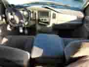 2005 Dodge 3500 SLT z VIN 3D7MS48C85G803889, wystawiony jako Copart lot #84667574 z przebiegiem 281 693 mil mil oraz Szkoda całkowita • Salvage title. Historia ofert i sprzedaży dostępna na DreamBid. Obrazek 8.