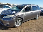 ✅ 2015 Toyota Sienna XLE • VIN: 5TDYK3DC8FS581112 • Лот: 43551929. Опубликован ранее на IAAI с пробегом 122 728 миль. Бесплатный доступ к архиву аукционных продаж из США и подробный отчёт об истории автомобиля на DreamBid. Изображение 2.