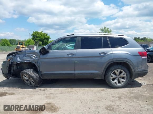 ✅ 2018 Volkswagen Atlas SE • VIN: 1V2CP2CA2JC593755 • Lot: 42381332. Listed on IAAI with 62,664 mi. Free auction sales archive from the USA and detailed vehicle history report at DreamBid. Image 14.