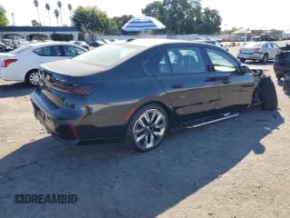 ✅ 2024 BMW i7 xDrive60 • VIN: WBY53EJ0XRCS76320 • Lot: 74837954. Wystawiony na Copart z przebiegiem 1 557 mil. Bezpłatny archiwum sprzedaży aukcyjnych z USA i szczegółowy raport historii pojazdu na DreamBid. Zdjęcie 3.