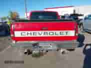 1997 Chevrolet Silverado 1500 z VIN 2GCEK19R5V1290268, wystawiony jako IAAI lot #43485965 z przebiegiem 192 915 mil mil oraz . Historia ofert i sprzedaży dostępna na DreamBid. Obrazek 16.