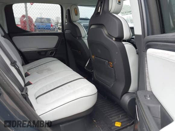 ✅ 2024 Rivian R1T Adventure • VIN: 7FCTGCAA9RN030688 • Лот: 40783906. Опубликован ранее на IAAI с пробегом Не указан. Бесплатный доступ к архиву аукционных продаж из США и подробный отчёт об истории автомобиля на DreamBid. Изображение 7.