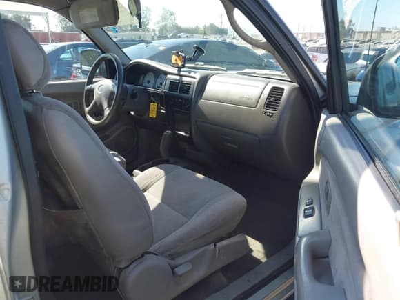 ✅ 2001 Toyota Tacoma PreRunner • VIN: 5TEGN92N41Z850910 • Lot: 42609994. Listed on IAAI with 288,726 mi. Free auction sales archive from the USA and detailed vehicle history report at DreamBid. Image 5.