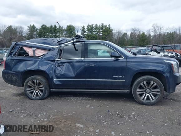 ✅ 2020 GMC Yukon XL Denali • VIN: 1GKS2HKJ3LR177072 • Lot: 41879461. Listed on IAAI with 102,971 mi. Free auction sales archive from the USA and detailed vehicle history report at DreamBid. Image 12.