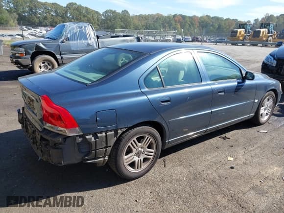 ✅ 2006 Volvo S60 2.5L Turbo • VIN: YV1RS592X62543608 • Lot: 43493308. Wystawiony na IAAI z przebiegiem 185 918 mil. Bezpłatny archiwum sprzedaży aukcyjnych z USA i szczegółowy raport historii pojazdu na DreamBid. Zdjęcie 4.