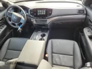 ✅ 2025 Honda Passport EX-L • VIN: 5FNYF8H54SB001026 • Lot: 92932255. Listed on Copart with 6,682 mi. Free auction sales archive from the USA and detailed vehicle history report at DreamBid. Image 8.