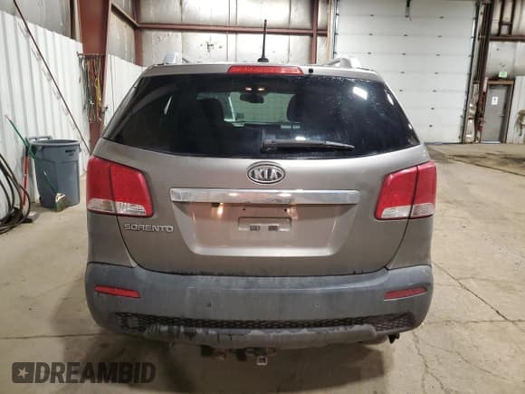 ✅ 2013 Kia Sorento LX • VIN: 5XYKTDA29DG323860 • Лот: 91083115. Опубликован ранее на Copart с пробегом Не указан. Бесплатный доступ к архиву аукционных продаж из США и подробный отчёт об истории автомобиля на DreamBid. Изображение 6.