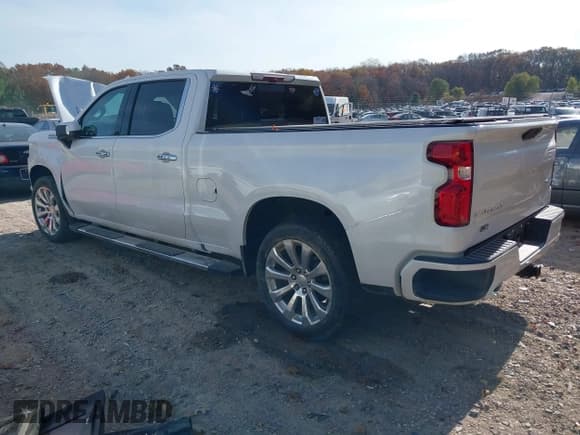 ✅ 2021 Chevrolet Silverado 1500 High Country • VIN: 1GCUYHET0MZ353142 • Lot: 40707765. Wystawiony na IAAI z przebiegiem 20 765 mil. Bezpłatny archiwum sprzedaży aukcyjnych z USA i szczegółowy raport historii pojazdu na DreamBid. Zdjęcie 3.