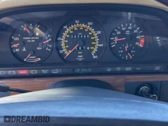 ✅ 1989 Mercedes-Benz 300 SE • VIN: WDBCA24D2KA446391 • Lot: 80225475. Wystawiony na Copart z przebiegiem 82 486 mil. Bezpłatny archiwum sprzedaży aukcyjnych z USA i szczegółowy raport historii pojazdu na DreamBid. Zdjęcie 8.