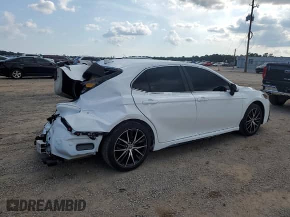 2024 Toyota Camry SE with VIN 4T1G11AK1RU260216, listed as a Copart auction lot 71210325 with 16,835 mi miles and Salvage title. Bid and sale history available at DreamBid. Image 3.