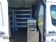 ✅ 2017 Ford Transit • VIN: 1FTYR2CM8HKB52563 • Lot: 41690970. Wystawiony na IAAI z przebiegiem 128 356 mil. Bezpłatny archiwum sprzedaży aukcyjnych z USA i szczegółowy raport historii pojazdu na DreamBid. Zdjęcie 8.