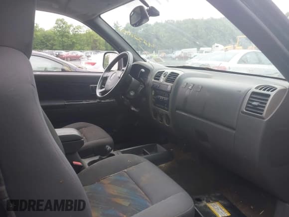 ✅ 2004 Chevrolet Colorado LS Z71 • VIN: 1GCDT196148107412 • Lot: 42521955. Wystawiony na IAAI z przebiegiem 280 000 mil. Bezpłatny archiwum sprzedaży aukcyjnych z USA i szczegółowy raport historii pojazdu na DreamBid. Zdjęcie 5.