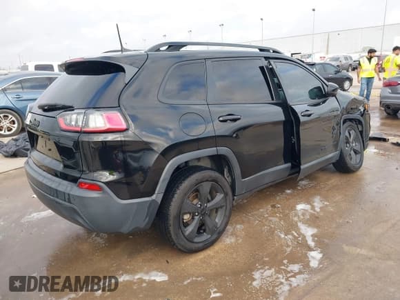 ✅ 2020 Jeep Cherokee Latitude Plus • VIN: 1C4PJLLB8LD611093 • Lot: 41498284. Wystawiony na IAAI z przebiegiem 27 613 mil. Bezpłatny archiwum sprzedaży aukcyjnych z USA i szczegółowy raport historii pojazdu na DreamBid. Zdjęcie 4.