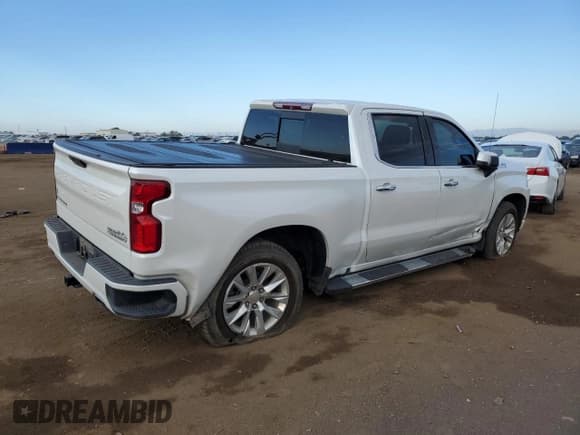 ✅ 2019 Chevrolet Silverado 1500 High Country • VIN: 3GCUYHEL3KG181962 • Lot: 67839204. Wystawiony na Copart z przebiegiem 77 767 mil. Bezpłatny archiwum sprzedaży aukcyjnych z USA i szczegółowy raport historii pojazdu na DreamBid. Zdjęcie 3.
