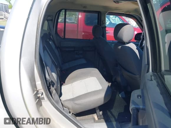 ✅ 2004 Ford Explorer Sport Trac XLS • VIN: 1FMZU67K34UA66302 • Lot: 42203931. Wystawiony na IAAI z przebiegiem 221 245 mil. Bezpłatny archiwum sprzedaży aukcyjnych z USA i szczegółowy raport historii pojazdu na DreamBid. Zdjęcie 8.