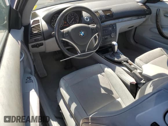 ✅ 2009 BMW 1 Series 128i • VIN: WBAUP93519VF48985 • Лот: 50715925. Опубликован ранее на Copart с пробегом 105 590 миль. Бесплатный доступ к архиву аукционных продаж из США и подробный отчёт об истории автомобиля на DreamBid. Изображение 8.