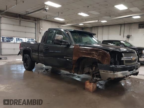 ✅ 2003 Chevrolet Silverado 2500HD LS • VIN: 1GCHK29G33E158624 • Lot: 42108017. Wystawiony na IAAI z przebiegiem 174 462 mil. Bezpłatny archiwum sprzedaży aukcyjnych z USA i szczegółowy raport historii pojazdu na DreamBid. Zdjęcie 1.