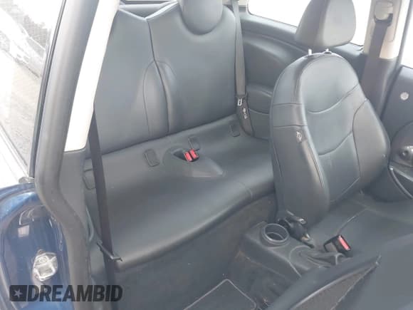 ✅ 2004 MINI Hardtop S • VIN: WMWRE33414TD75487 • Lot: 43813443. Listed on IAAI with 93,800 mi. Free auction sales archive from the USA and detailed vehicle history report at DreamBid. Image 8.