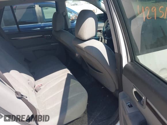 ✅ 2012 Hyundai Santa Fe GLS • VIN: 5XYZGDAG6CG117330 • Lot: 42951822. Listed on IAAI with 124,187 mi. Free auction sales archive from the USA and detailed vehicle history report at DreamBid. Image 8.