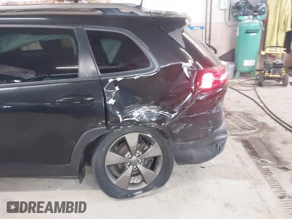 ✅ 2016 Jeep Cherokee 75th Anniversary • VIN: 1C4PJLCB5GW273260 • Lot: 41899013. Listed on IAAI with 109,432 mi. Free auction sales archive from the USA and detailed vehicle history report at DreamBid. Image 6.