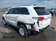 2018 Jeep Grand Cherokee Altitude z VIN 1C4RJFAGXJC504400, wystawiony jako IAAI lot #43318140 z przebiegiem 100 572 mil mil oraz . Historia ofert i sprzedaży dostępna na DreamBid. Obrazek 3.