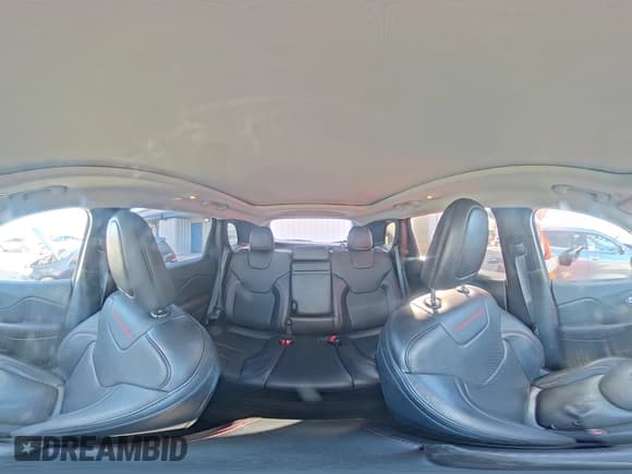 ✅ 2019 Jeep Cherokee Trailhawk • VIN: 1C4PJMBX3KD217003 • Лот: 86504595. Опубликован ранее на Copart с пробегом 93 818 миль. Бесплатный доступ к архиву аукционных продаж из США и подробный отчёт об истории автомобиля на DreamBid. Изображение 16.