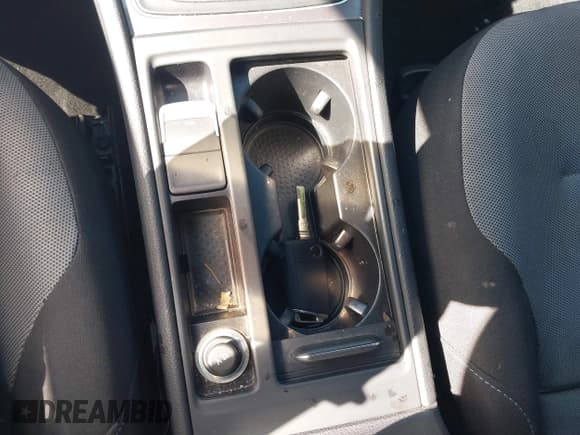 ✅ 2016 Volkswagen Golf SE • VIN: WVWKP7AUXGW916092 • Lot: 43524311. Wystawiony na IAAI z przebiegiem 37 423 mil. Bezpłatny archiwum sprzedaży aukcyjnych z USA i szczegółowy raport historii pojazdu na DreamBid. Zdjęcie 11.