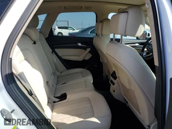 ✅ 2023 Audi Q5 Premium • VIN: WA1ABAFY2P2051333 • Lot: 82785505. Wystawiony na Copart z przebiegiem 27 789 mil. Bezpłatny archiwum sprzedaży aukcyjnych z USA i szczegółowy raport historii pojazdu na DreamBid. Zdjęcie 11.