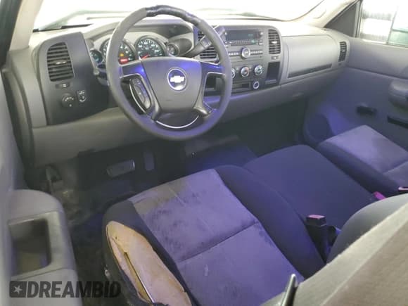 ✅ 2008 Chevrolet Silverado 1500 • VIN: 1GBHC39K68E155784 • Lot: 80299955. Wystawiony na Copart z przebiegiem 264 295 mil. Bezpłatny archiwum sprzedaży aukcyjnych z USA i szczegółowy raport historii pojazdu na DreamBid. Zdjęcie 8.