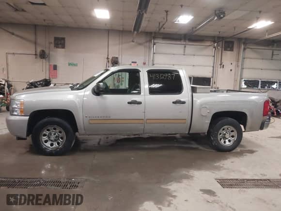 2009 Chevrolet Silverado 1500 LS with VIN 3GCEK13C29G229526, listed as a IAAI auction lot 41312987 with 127,227 mi miles and . Bid and sale history available at DreamBid. Image 14.