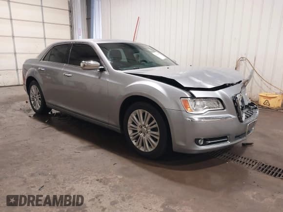 ✅ 2014 Chrysler 300 C • VIN: 2C3CCAKT0EH128635 • Lot: 42318965. Wystawiony na IAAI z przebiegiem 166 731 mil. Bezpłatny archiwum sprzedaży aukcyjnych z USA i szczegółowy raport historii pojazdu na DreamBid. Zdjęcie 1.