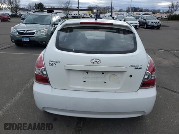 ✅ 2010 Hyundai Accent GS • VIN: KMHCM3AC1AU163662 • Лот: 53574705. Опубликован ранее на Copart с пробегом 115 858 миль. Бесплатный доступ к архиву аукционных продаж из США и подробный отчёт об истории автомобиля на DreamBid. Изображение 6.