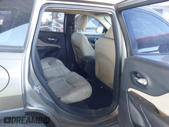 ✅ 2016 Jeep Cherokee Sport • VIN: 1C4PJLAB7GW273585 • Лот: 43596486. Опубликован ранее на IAAI с пробегом 162 848 миль. Бесплатный доступ к архиву аукционных продаж из США и подробный отчёт об истории автомобиля на DreamBid. Изображение 8.