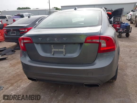 ✅ 2016 Volvo S60 T6 Drive-E • VIN: YV149MFK7G2395665 • Lot: 42275484. Listed on IAAI with 180,632 mi. Free auction sales archive from the USA and detailed vehicle history report at DreamBid. Image 16.