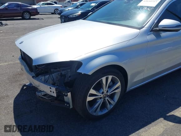 ✅ 2020 Mercedes-Benz C 300 • VIN: 55SWF8DB4LU327220 • Lot: 43159717. Wystawiony na IAAI z przebiegiem 55 204 mil. Bezpłatny archiwum sprzedaży aukcyjnych z USA i szczegółowy raport historii pojazdu na DreamBid. Zdjęcie 18.