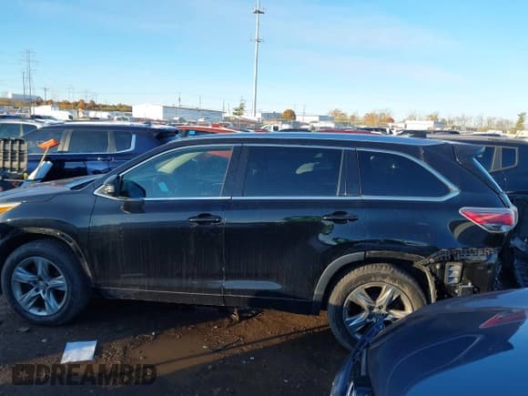 ✅ 2015 Toyota Highlander Limited Platinum • VIN: 5TDDKRFH1FS138973 • Lot: 43653015. Listed on IAAI with 152,292 mi. Free auction sales archive from the USA and detailed vehicle history report at DreamBid. Image 15.