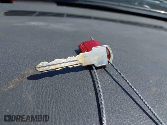 ✅ 2005 Chevrolet Silverado 2500HD LS • VIN: 1GCHK23U85F835517 • Lot: 42348998. Wystawiony na IAAI z przebiegiem 206 783 mil. Bezpłatny archiwum sprzedaży aukcyjnych z USA i szczegółowy raport historii pojazdu na DreamBid. Zdjęcie 11.