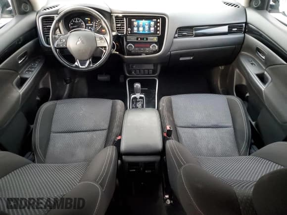 ✅ 2019 Mitsubishi Outlander ES • VIN: JA4AZ2A34KZ609258 • Лот: 92850515. Опубликован ранее на Copart с пробегом 157 349 миль. Бесплатный доступ к архиву аукционных продаж из США и подробный отчёт об истории автомобиля на DreamBid. Изображение 8.