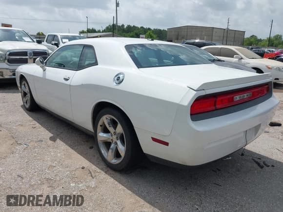 ✅ 2013 Dodge Challenger R/T • VIN: 2C3CDYBT3DH511943 • Лот: 42497618. Опубликован ранее на IAAI с пробегом 107 412 миль. Бесплатный доступ к архиву аукционных продаж из США и подробный отчёт об истории автомобиля на DreamBid. Изображение 3.