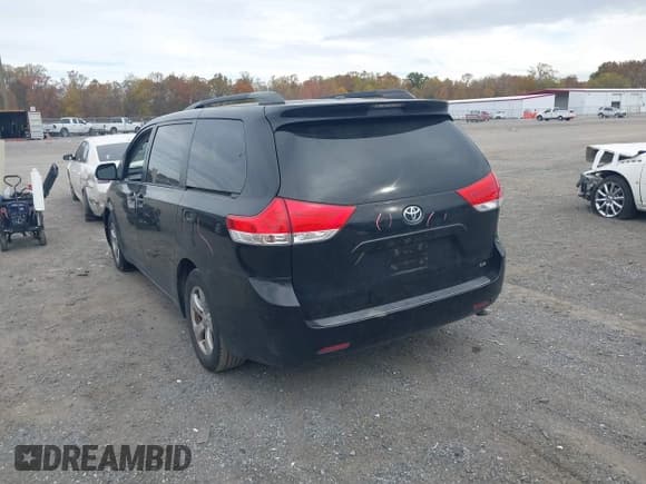 ✅ 2014 Toyota Sienna LE • VIN: 5TDKK3DC7ES457885 • Лот: 43556940. Опубликован ранее на IAAI с пробегом 177 201 миль. Бесплатный доступ к архиву аукционных продаж из США и подробный отчёт об истории автомобиля на DreamBid. Изображение 3.