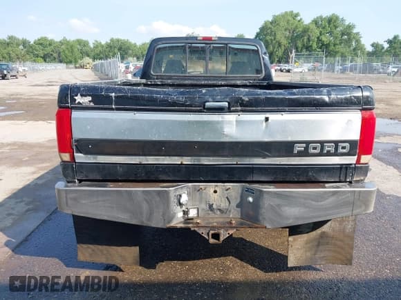 ✅ 1995 Ford F-250 • VIN: 1FTHX26G2SKA62893 • Лот: 42379913. Опубликован ранее на IAAI с пробегом 154 106 миль. Бесплатный доступ к архиву аукционных продаж из США и подробный отчёт об истории автомобиля на DreamBid. Изображение 17.