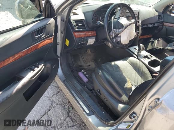 ✅ 2011 Subaru Outback Limited • VIN: 4S4BRCJC2B3408330 • Лот: 80310145. Опубликован ранее на Copart с пробегом Не указан. Бесплатный доступ к архиву аукционных продаж из США и подробный отчёт об истории автомобиля на DreamBid. Изображение 8.