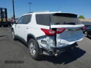 ✅ 2018 Chevrolet Traverse LT Cloth • VIN: 1GNERGKW2JJ165735 • Lot: 43156155. Wystawiony na IAAI z przebiegiem 96 583 mil. Bezpłatny archiwum sprzedaży aukcyjnych z USA i szczegółowy raport historii pojazdu na DreamBid. Zdjęcie 15.