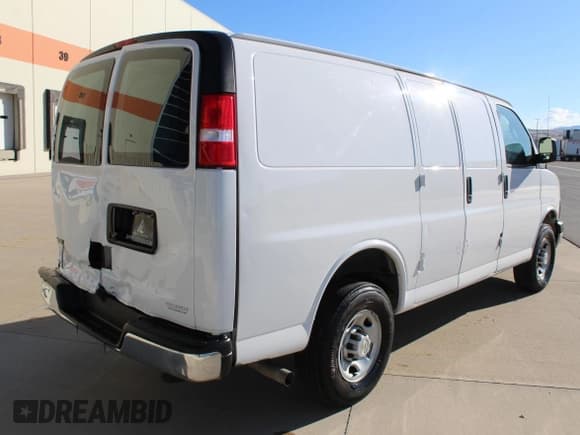 ✅ 2023 Chevrolet Express Cargo • VIN: 1GCWGAFPXP1243335 • Lot: 90331705. Wystawiony na Copart z przebiegiem 53 349 mil. Bezpłatny archiwum sprzedaży aukcyjnych z USA i szczegółowy raport historii pojazdu na DreamBid. Zdjęcie 3.