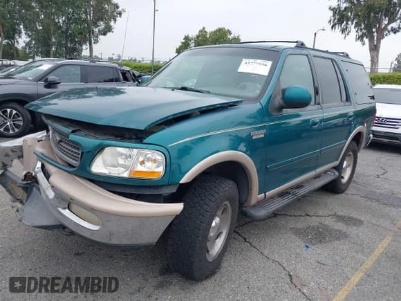 ✅ 1998 Ford Expedition XLT • VIN: 1FMPU18L7WLB22719 • Lot: 42777556. Wystawiony na IAAI z przebiegiem 274 700 mil. Bezpłatny archiwum sprzedaży aukcyjnych z USA i szczegółowy raport historii pojazdu na DreamBid. Zdjęcie 2.