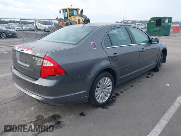 ✅ 2011 Ford Fusion Hybrid • VIN: 3FADP0L33BR116627 • Lot: 43911282. Listed on IAAI with 147,176 mi. Free auction sales archive from the USA and detailed vehicle history report at DreamBid. Image 4.